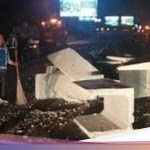 Kecelakaan Truk Beton di Tol Jagorawi: Muatan Tumpah ke Jalan