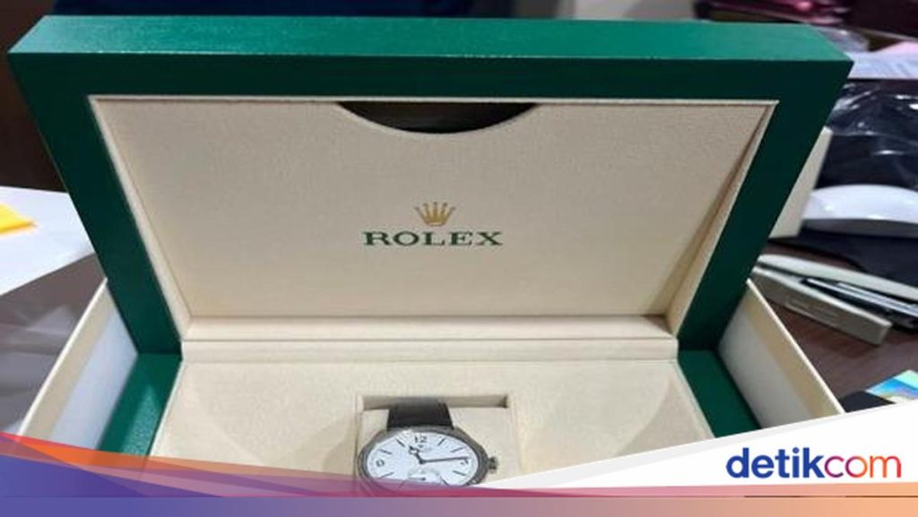 Kejagung Sita Barang Mewah Milik Dadan Hindayana: Rolex dan Uang Tunai Rp 8,4 Miliar