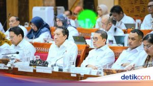 Menbud dan DPR Bahas Alokasi Anggaran 2027 dalam Rapat Terbuka