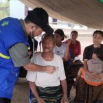 Menembus Medan Berat: Tenaga Kesehatan Tetap Setia Melayani Warga Pelosok Ende Pasca Gempa