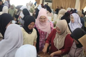 Mengasah Keterampilan Kuliner: Pemberdayaan Perempuan PRSE melalui Pelatihan Memasak