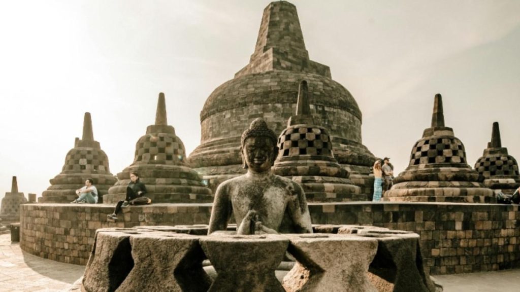 Mengungkap Sejarah dan Keindahan Relief Candi Borobudur