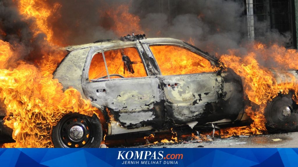Panduan Memadamkan Kebakaran Baterai Mobil Listrik: Hindari Penggunaan APAR Sembarangan