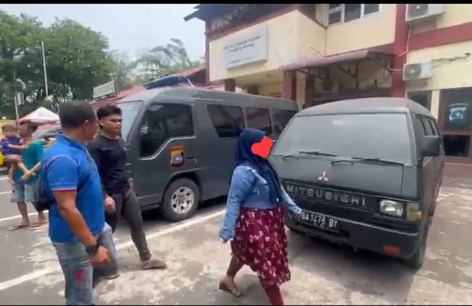 Pelarian Ibu Rumah Tangga Buronan Kasus Penipuan Arisan Berakhir di Padang