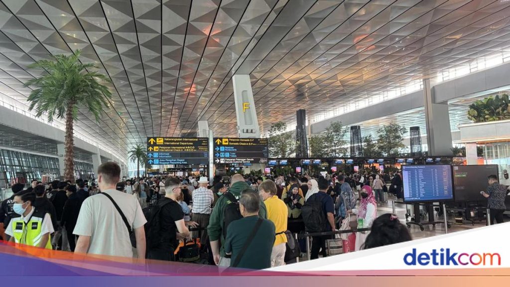 Pengalaman Traveler Terkena Dampak Erupsi Gunung Anak Krakatau pada Penerbangan