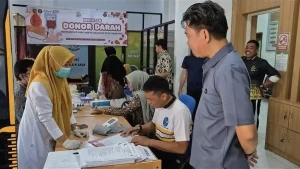 Peringati HUT Kejaksaan, Kejari Nagan Raya Adakan Donor Darah dan Senam Sehat Bersama Insan Pers