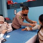 Polisi Adakan Bakti Sosial Kesehatan di Tanjung Karang Timur, Warga Terima Pemeriksaan Gratis dan Masker