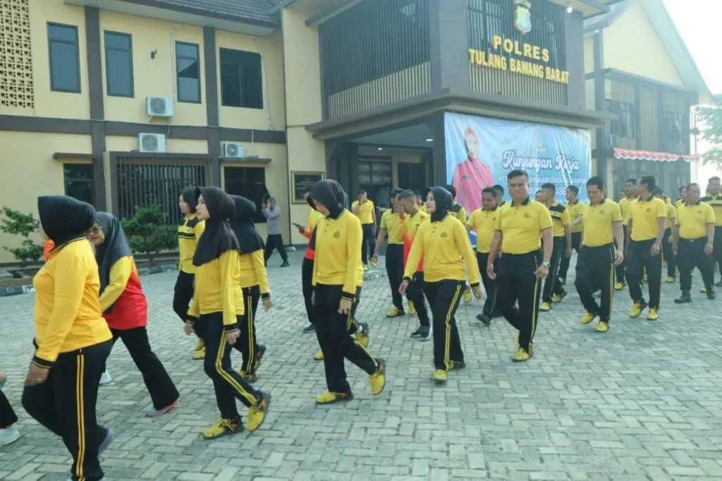 Polres Tulang Bawang Barat Gelar Apel Pagi dan Olahraga Bersama untuk Jaga Kebugaran