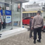 Polsek Nglegok Patroli di ATM BRI, Imbau Warga Waspada Kriminalitas dan Penipuan Online