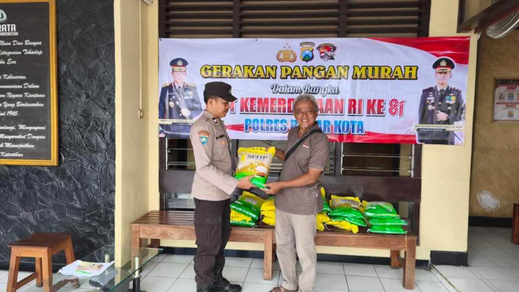 Polsek Sanankulon Dukung Program Pemerintah dalam Gerakan Pangan Murah