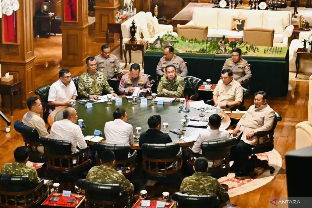 Prabowo Panggil Panglima TNI dan Kapolri Bahas Penanganan Kebakaran Hutan