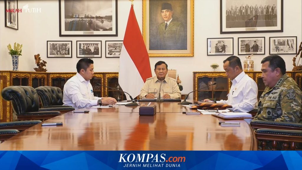 Prabowo Pimpin Rapat Penanganan Bencana: Bencana Adalah Takdir, Kita Harus Siap Siaga