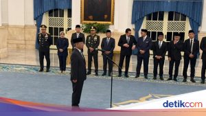 Prabowo Resmi Melantik Suahasil Nazara sebagai Menteri Keuangan Baru