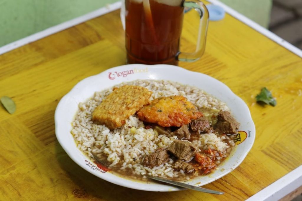Rawon Rosobo: Kuliner Legendaris Jombang yang Tak Perlu Dicoba Dua Kali