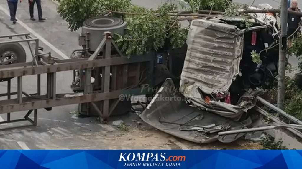 Tabrakan Beruntun di Tol Slipi: Dua Orang Meninggal Akibat Kecelakaan yang Melibatkan Tiga Truk dan Satu Mobil