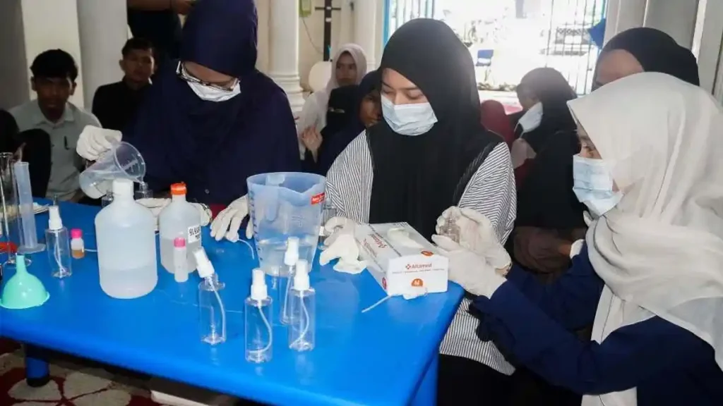USK dan PKBM RUMAN Aceh Gelar Pelatihan Pembuatan Hand Sanitizer untuk Cegah Penyakit Infeksi