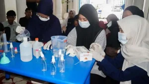 USK dan PKBM RUMAN Aceh Gelar Pelatihan Pembuatan Hand Sanitizer untuk Cegah Penyakit Infeksi