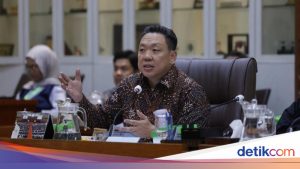 Waka Komisi IX DPR Dorong BGN Alihkan Program MBG ke Sistem Dapur Sekolah